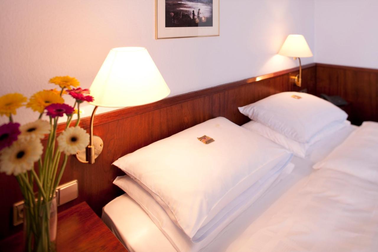 Leine Hotel พัทเทนเซน ภายนอก รูปภาพ