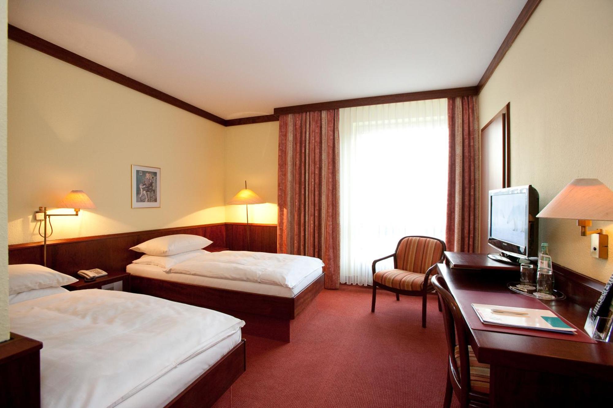 Leine Hotel พัทเทนเซน ภายนอก รูปภาพ