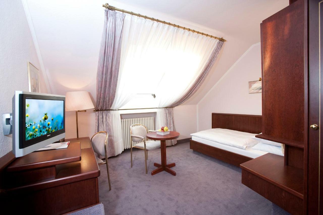 Leine Hotel พัทเทนเซน ภายนอก รูปภาพ