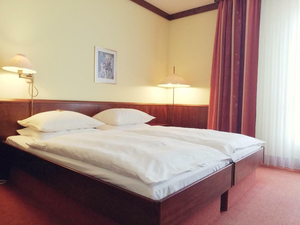 Leine Hotel พัทเทนเซน ภายนอก รูปภาพ